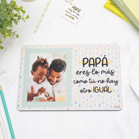 Alfombrilla personalizada para papá con el mensaje "Papá, eres lo más, como tú no hay otro igual" y una imagen