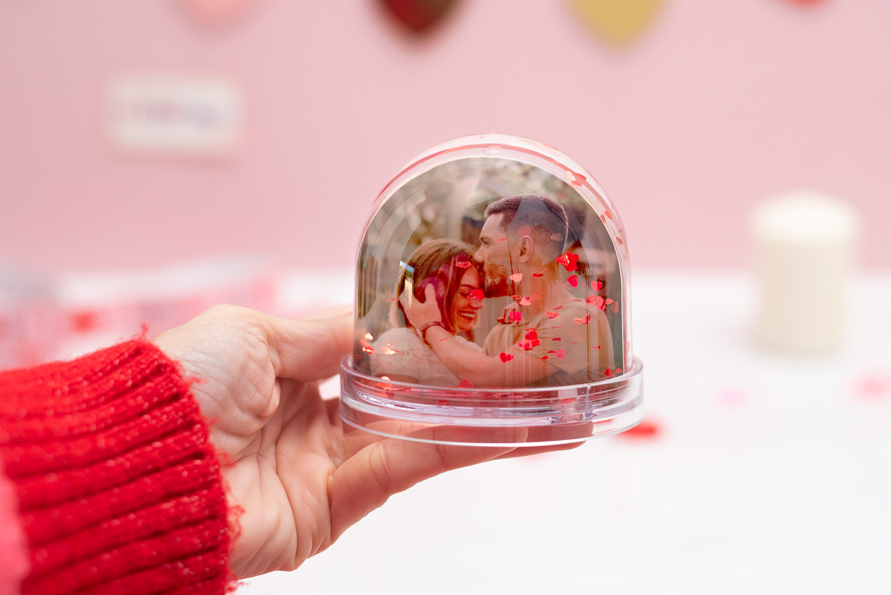 bola de corazones 4 Bola de nieve con corazones flotando en su interior