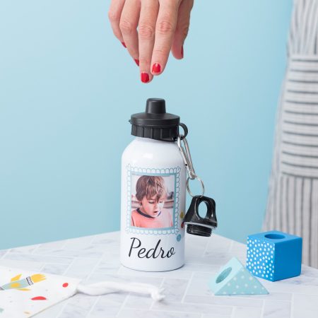Botella infantil personalizada de 400 ml. con doble tapón. Diseño del espacio con su foto y nombre