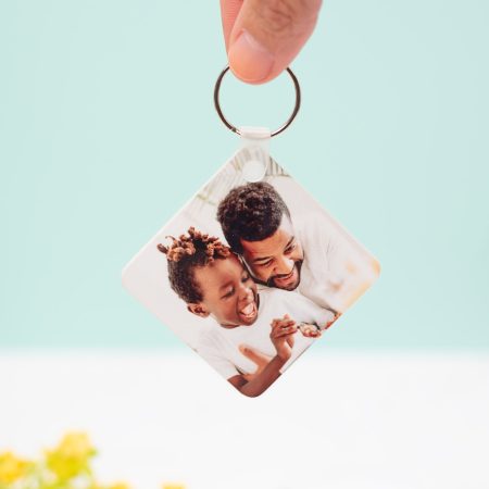 Llavero personalizado cuadrado de plástico con la frase "Papá, eres lo más" en un lado y una foto en el otro.