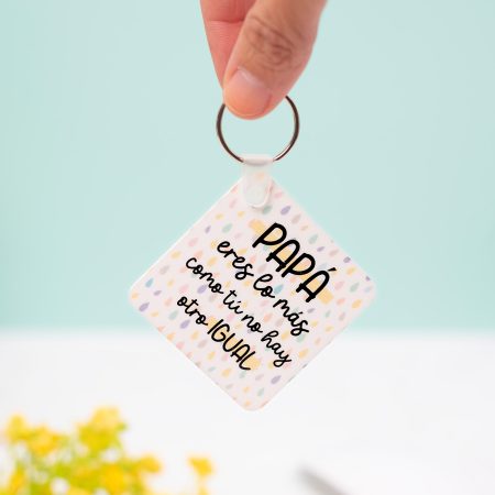 Llavero personalizado cuadrado de plástico con la frase "Papá, eres lo más" en un lado y una foto en el otro.