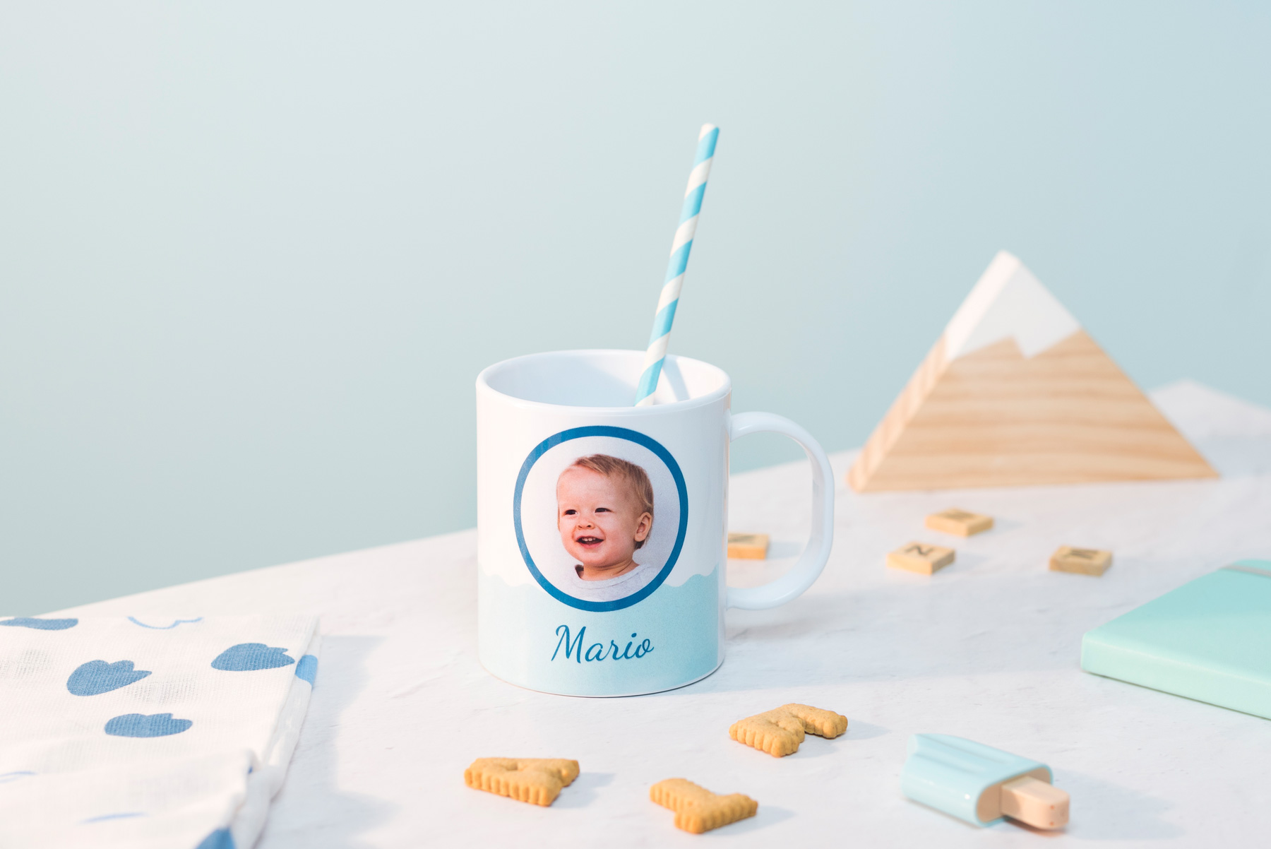 taza-de-plastico-1 Tazas de plástico infantil personalizada con diseño de tiburón para poner nombre y foto