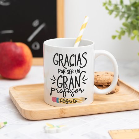 Taza personalizada con mensaje 'Gracias por ser un gran profesor', nombre del profesor, curso y nombres de los niños en el reverso