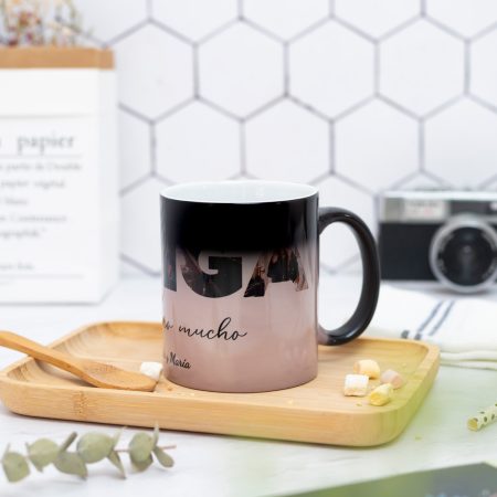 Taza en color negro que al verter un líquido caliente en el interior... ¡Sorpresa! el color negro desaparece gradualmente y deja ver tu foto favorita.